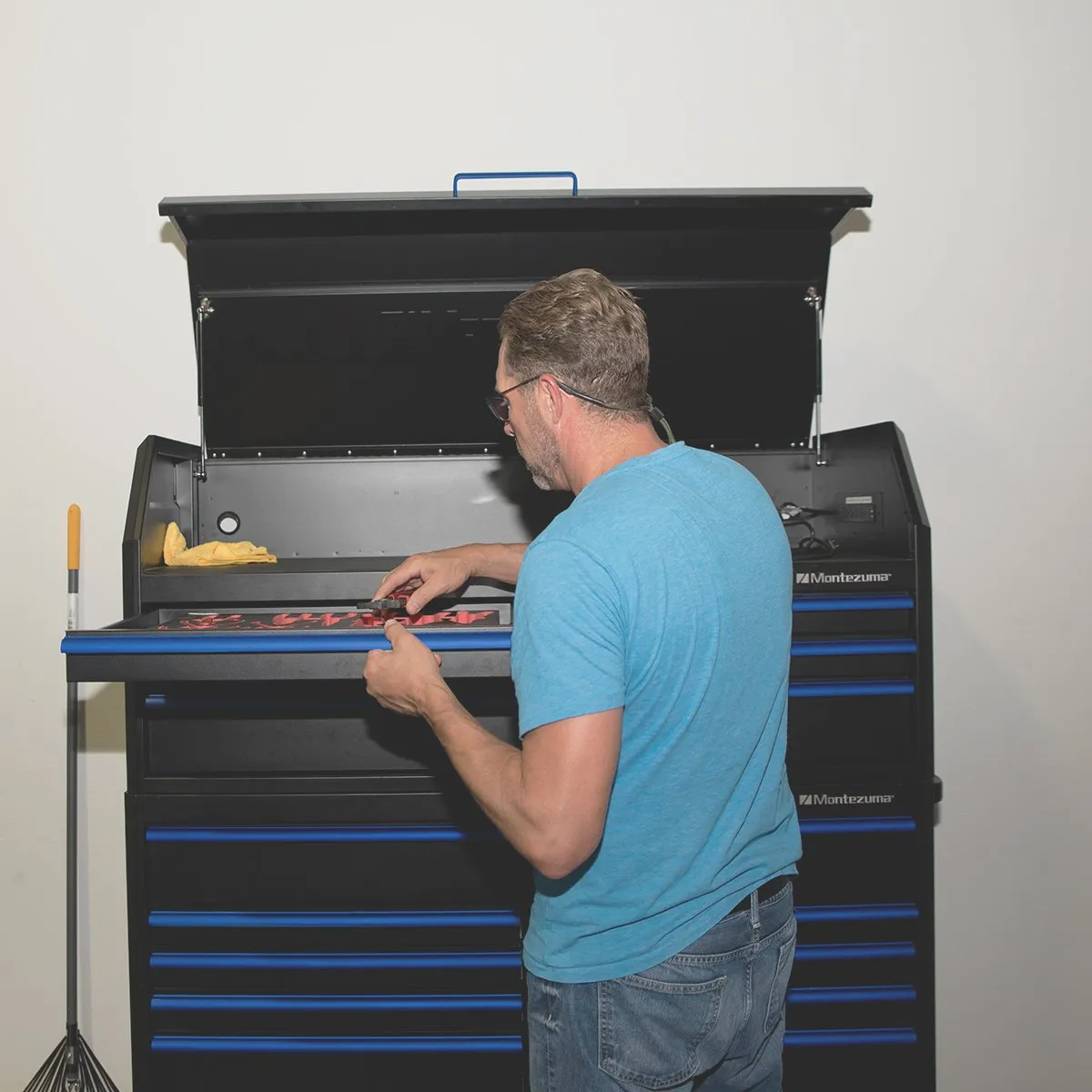 56 x 24 in. 17-Drawer Tool Combo
