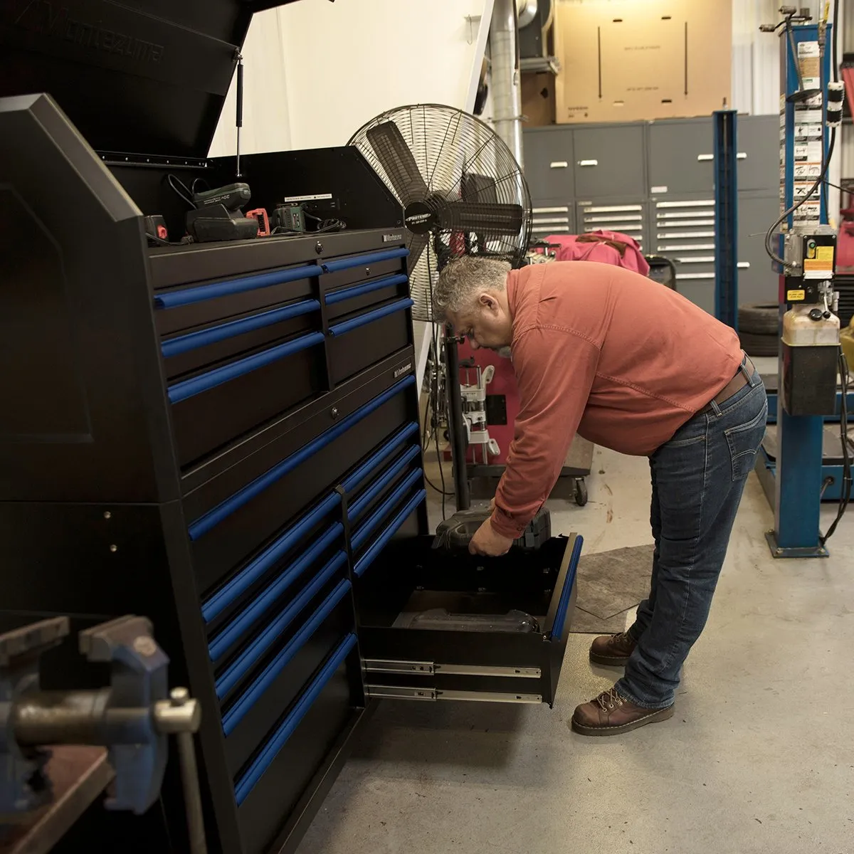 56 x 24 in. 17-Drawer Tool Combo