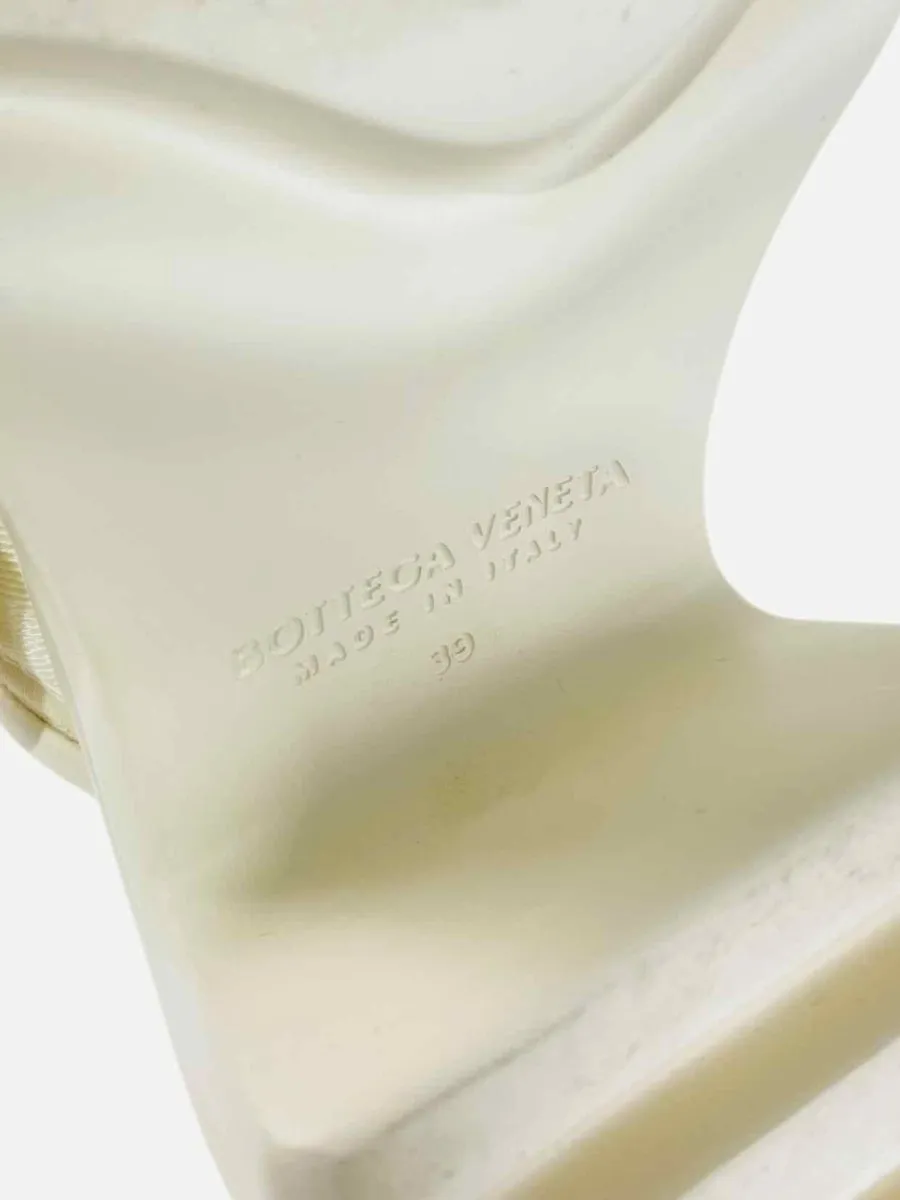 BOTTEGA VENETA Flash Buckle Off-white Mules 39