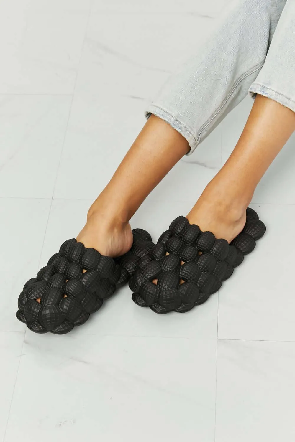 Laid Back Bubble Slides in Black – Cushion Comfort