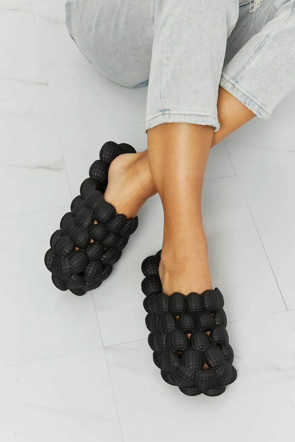 Laid Back Bubble Slides in Black – Cushion Comfort