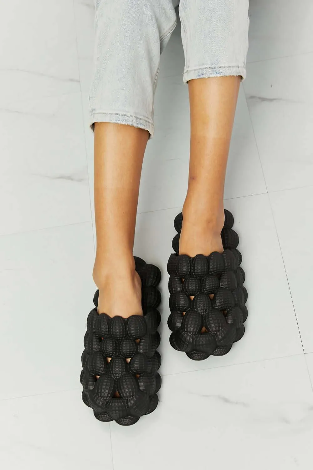 Laid Back Bubble Slides in Black – Cushion Comfort
