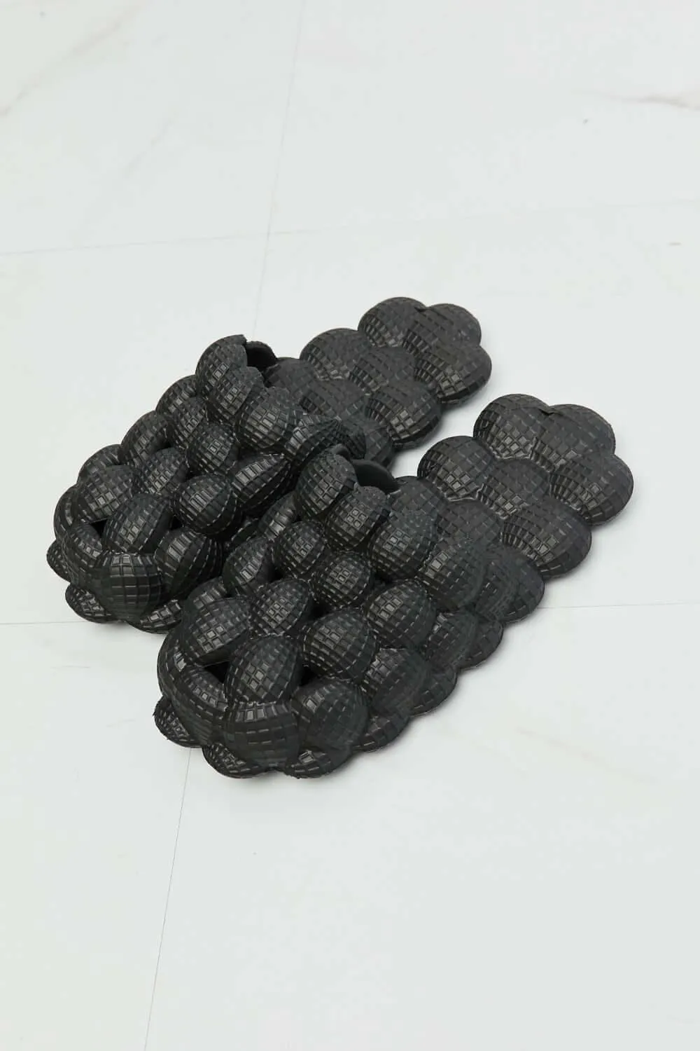 Laid Back Bubble Slides in Black – Cushion Comfort