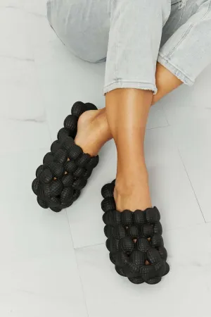 Laid Back Bubble Slides in Black – Cushion Comfort