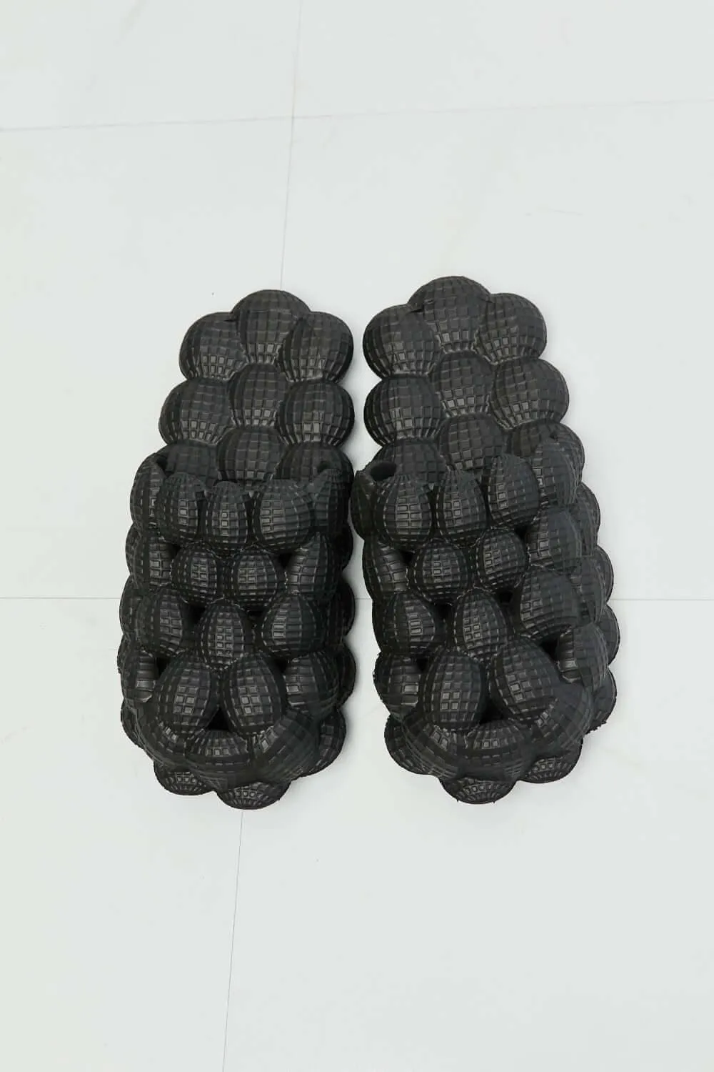 Laid Back Bubble Slides in Black – Cushion Comfort