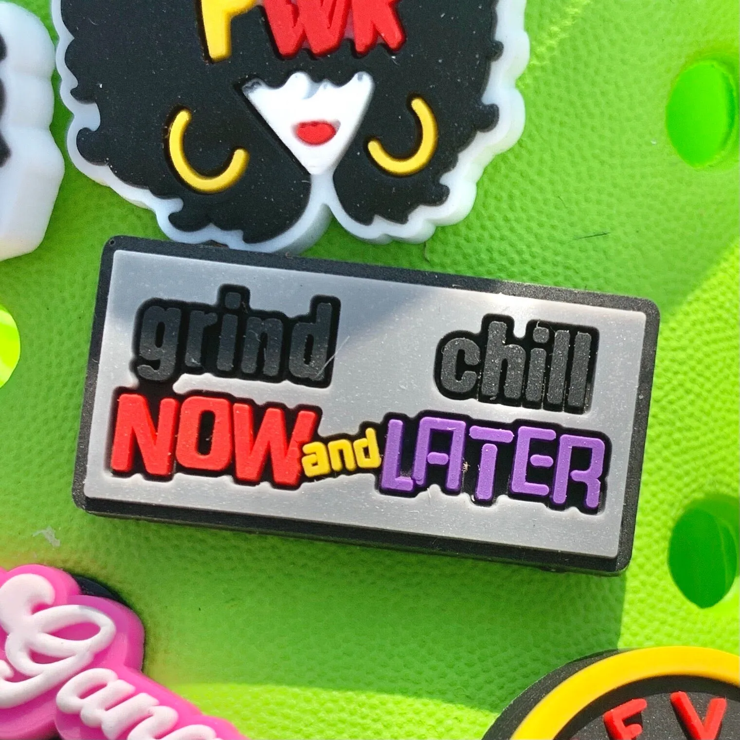 SHOE CHARMS - GRIND NOW CHILL LATER