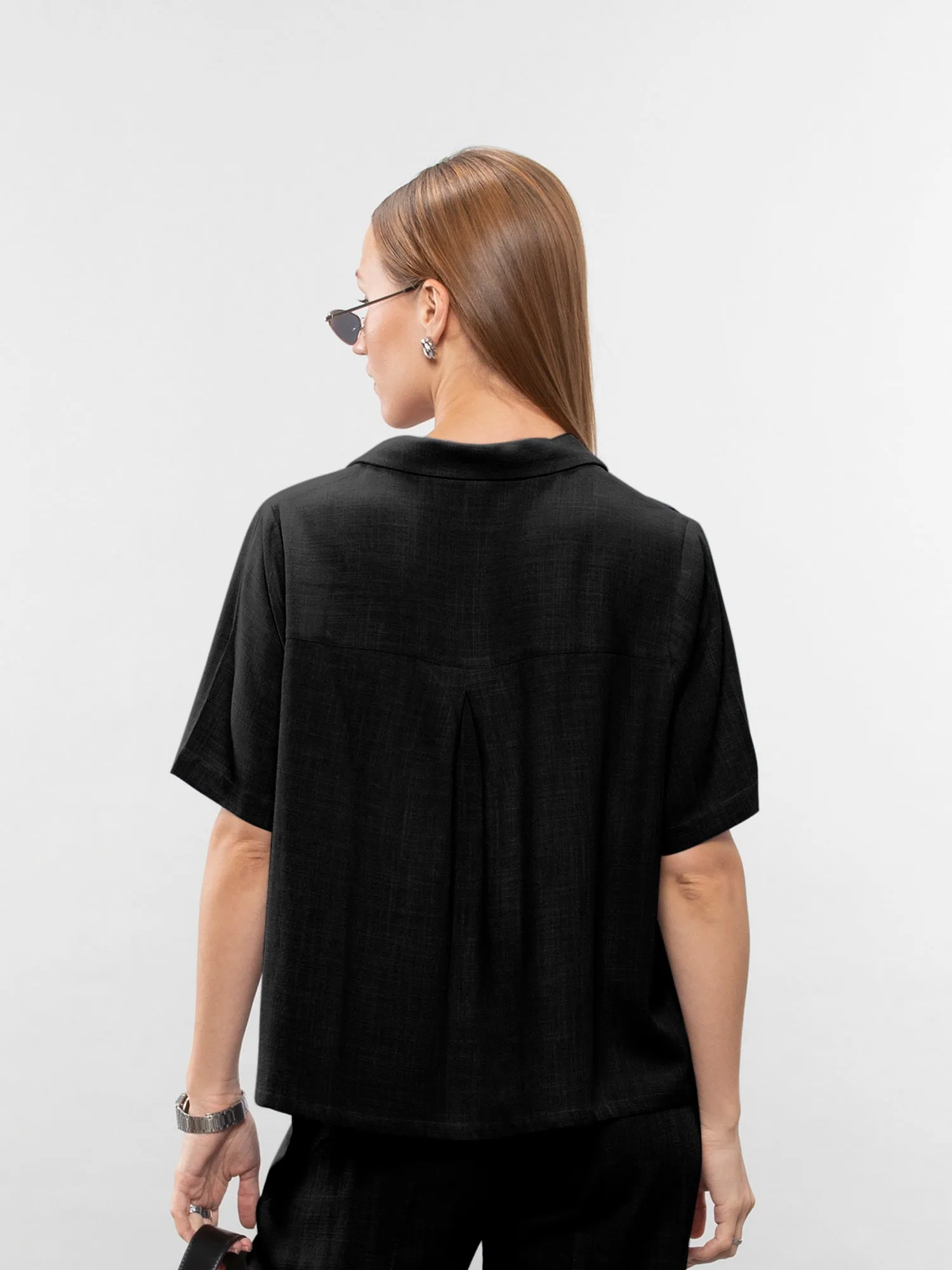 Short-sleeve linen shirt