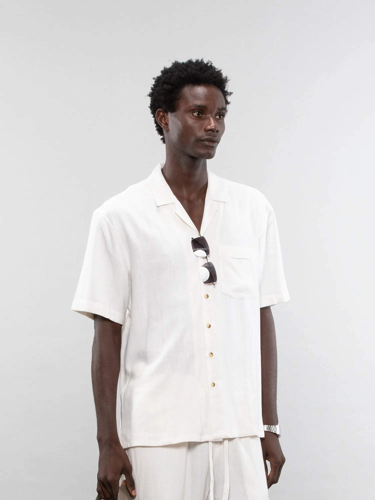 Short-sleeve linen shirt