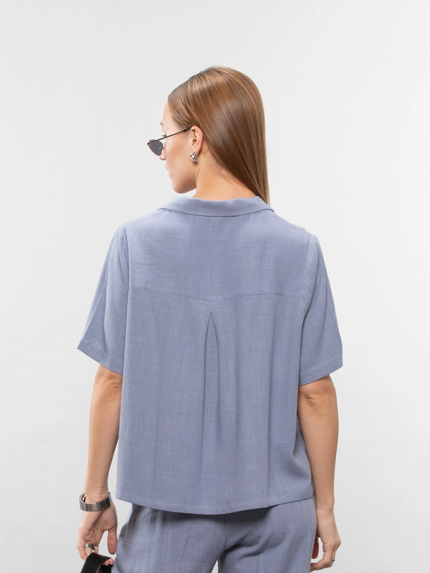 Short-sleeve linen shirt
